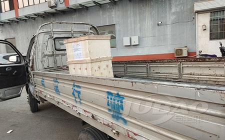 河北保定王先生订购真空上料机木箱打包完毕，已发货