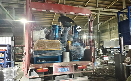 江苏吴先生订购的连续式真空上料机加班发货